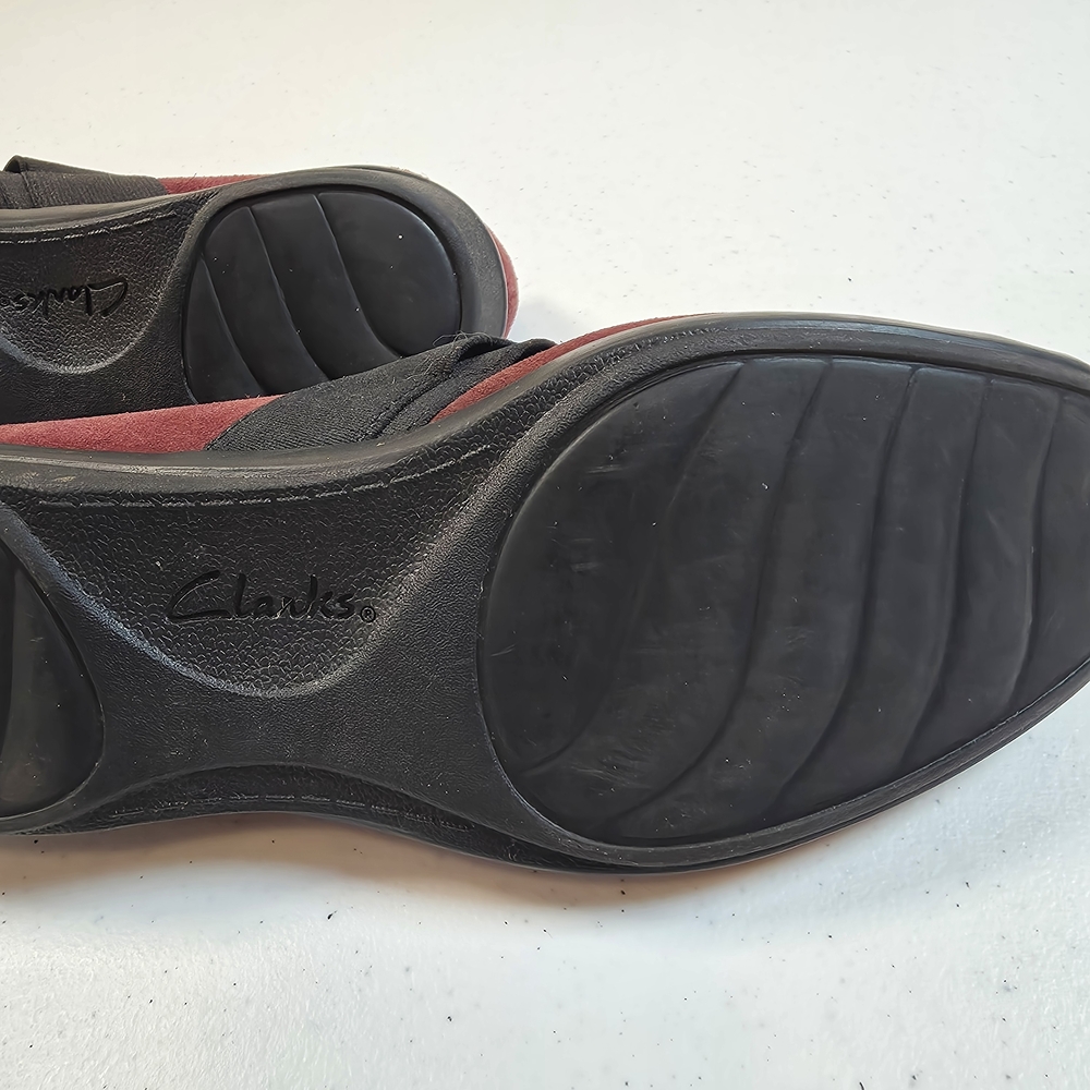 Clarks Elegant Maroon Suede Loafers - Picture 5 of 9